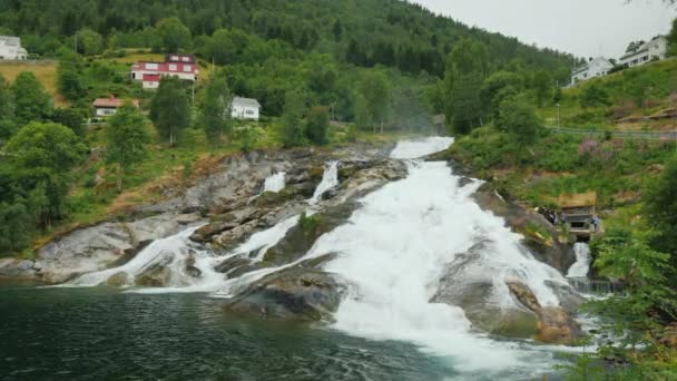 挪威弗拉姆村美丽的瀑布 — 图库视频影像