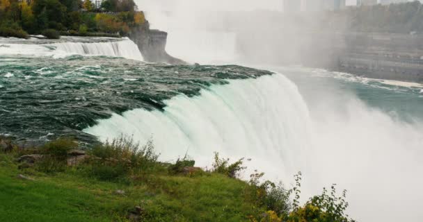 Vídeo de 120 fps em câmera lenta: O rio Niagara flui para o fluxo das Cataratas do Niágara — Vídeo de Stock