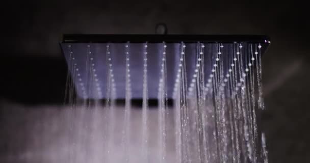 Jets of water flow from the square shower head. Elite plumbing and comfort, 4k slow motion video — Stockvideo