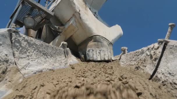 İnşaat alanında lojistik - inşaat alanına beton teslimatı — Stok video