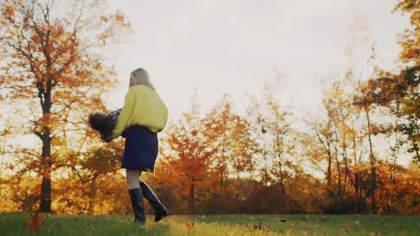 Mother Plays Child Tosses Catches Sunset Beautiful Autumn Park — Vídeo de Stock