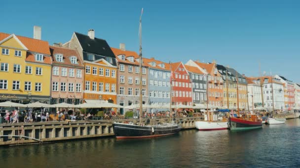 Nahavn Popular Place Tourists One Most Recognizable Places Copenhagen Business — Stock Video