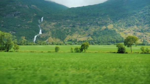 Vista Del Hermoso Paisaje Rural Escandinavia Filmado Desde Ventana Coche — Vídeo de stock