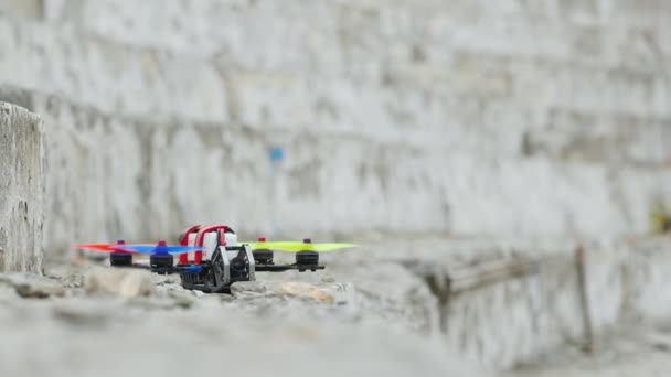 Drone Racing Despega Pasos Concretos — Vídeo de stock