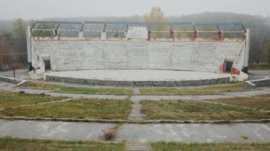 Terk edilmiş bir yere gidin, birinci şahıs görünümü