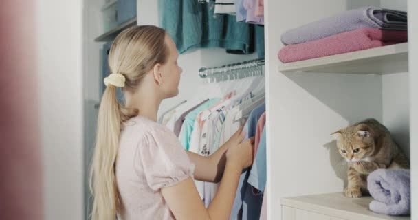 Child Chooses Clothes Her Dressing Room Next Her Cat Sits — Stockvideo