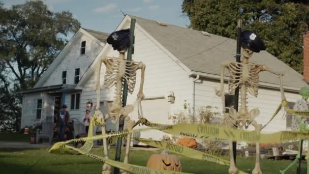 Американский Дом Творчески Оформлен Хэллоуин — стоковое видео