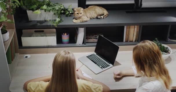 Teacher Parent Helping Girl Who Working Laptop Classroom — Vídeos de Stock