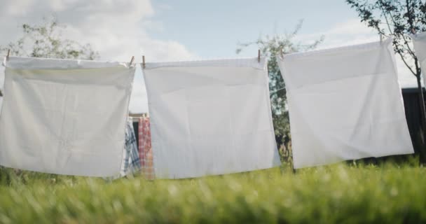 Bed Linens Drying Backyard House — Stockvideo