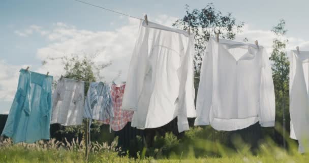 Wet Clothes Drying Backyard House — Vídeos de Stock