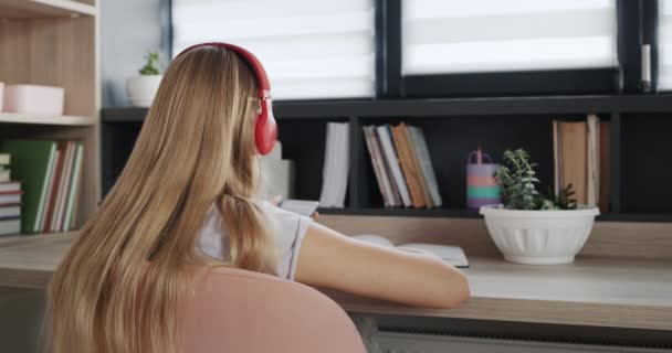 Teenager Headphones Uses Smartphone His Room — Stockvideo
