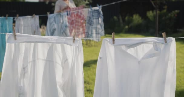 Housewife Removes Dry Laundry Clothesline Drying Backyard House — Wideo stockowe