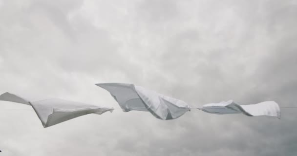 Several Pillowcases Drying Clothesline Stormy Sky Freshness Purity Concept — Vídeo de Stock