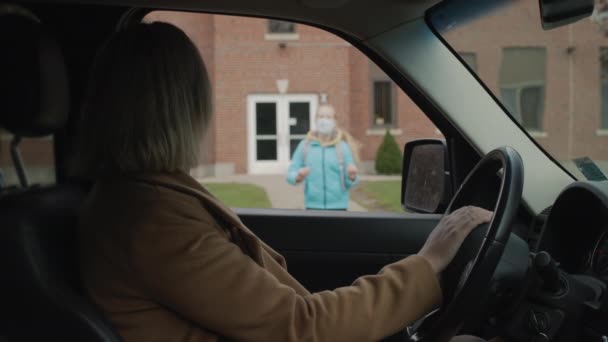 Mom Picks Her Daughter School Child Mask Runs Car Studying — Stock Video