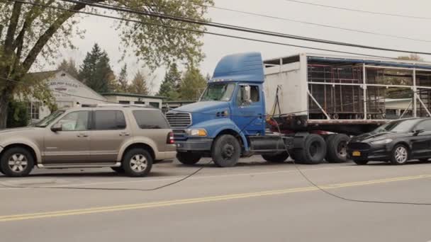 Arabalar Güç Ikmal Kablosundaki Arızayı Atlatır Gönüllüler Trafiği Düzenler — Stok video