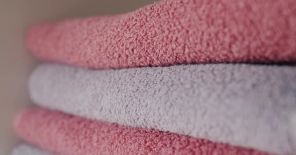 Womens Fingers Sort Clean Towels Shelf Closet – stockvideo