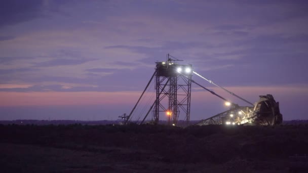 Rueda Paleta Minera Gigante Carbón Noche — Vídeos de Stock