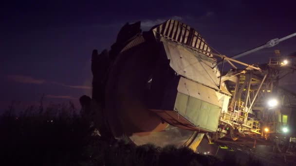 Giant Coal Mining Paddle Wheel Νύχτα — Αρχείο Βίντεο