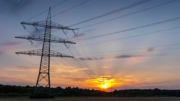 Power Line Timelapse Mit Schönem Sonnenuntergang Zoom — Stockvideo