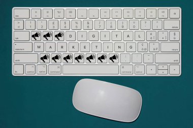 Dijital Pazarlama kavramını ifade eden hayali klavye