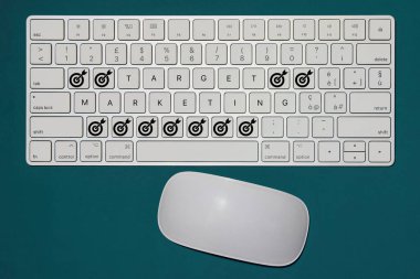 Hedef Pazarlama kavramını ifade eden hayali klavye