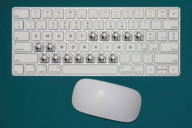 Akıllı Çalışma kavramını ifade eden hayali klavye