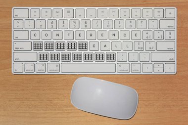 İnternet konferans çağrısı kavramını ifade eden hayali klavye