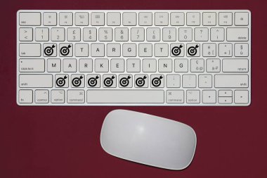 Hedef Pazarlama kavramını ifade eden hayali klavye
