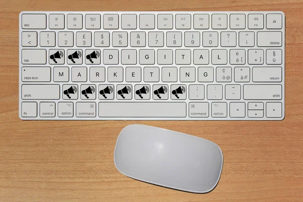 Fantasievolle Tastatur Die Das Konzept Des Digitalen Marketings Ausdrückt — Stockfoto