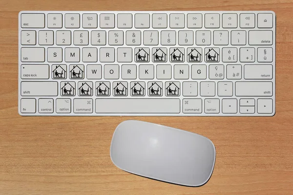 Akıllı Çalışma kavramını ifade eden hayali klavye