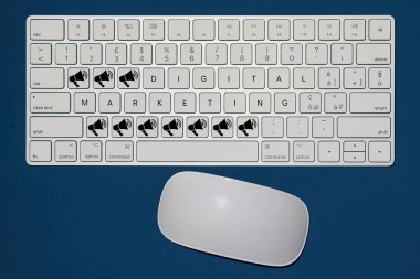Dijital Pazarlama kavramını ifade eden hayali klavye