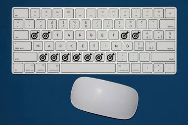 Hedef Pazarlama kavramını ifade eden hayali klavye