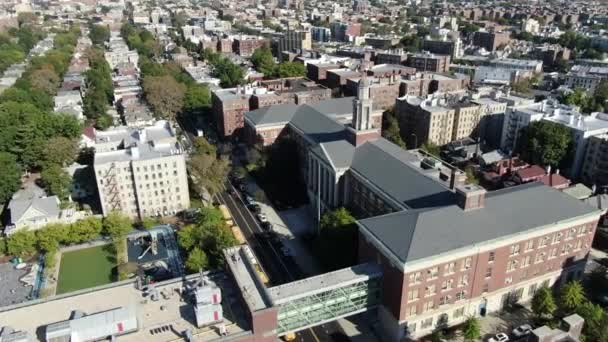 フラットブッシュとブルックリン カレッジの空中 — ストック動画