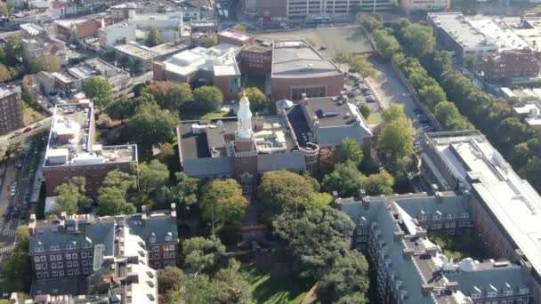 Luchtfoto Van Brooklyn College — Stockvideo