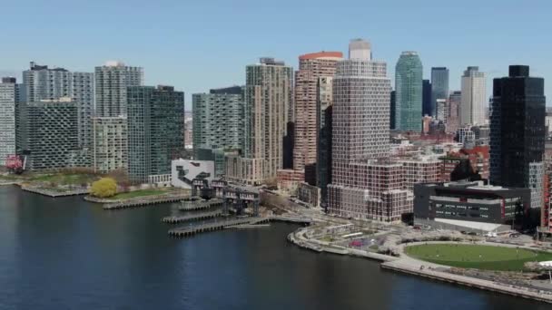 Long Island City Waterfront Queens Coronavirus Outbreak March 2020 — стоковое видео
