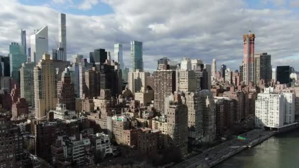 Skyline Von Midtown Und Fdr Während Des Coronavirus Ausbruchs März — Stockvideo
