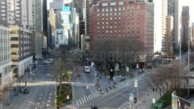 Coronavirus salgını sırasında Metropolitan Opera Binası, Mart 2020