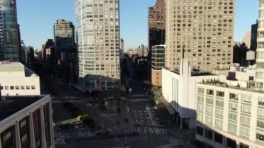 Coronavirus salgını sırasında Metropolitan Opera Binası, Mart 2020