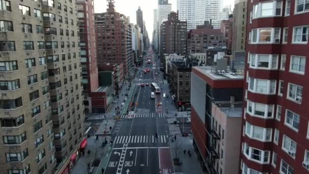 Park Avenue Midtown Aerial Pandemic Lockdown – stockvideo