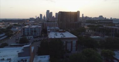 Dallas, Teksas 'ta Busy Highway ve Skyline Havayolları