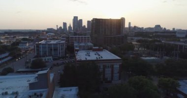 Dallas, Teksas 'ta Busy Highway ve Skyline Havayolları