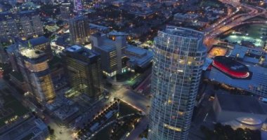 Gece yarısı Dallas, Teksas 'taki Havacılık Müzesi Kulesi