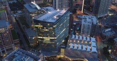 Dallas Havaalanı, Teksas Gece Yarısı