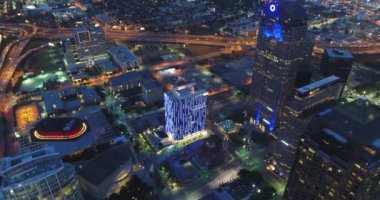 Dallas Havaalanı, Teksas Gece Yarısı