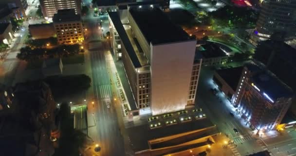 ダラス テキサス州夜の6階博物館デーリー プラザの空中 — ストック動画