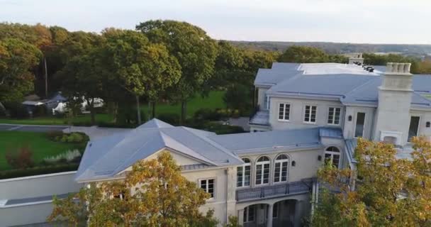 Aerial Zoom Out Mansion Estate Κοντά Στο Νερό Long Island — Αρχείο Βίντεο