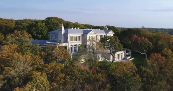 Aerial Close Large Estate Property Water Long Island — Wideo stockowe