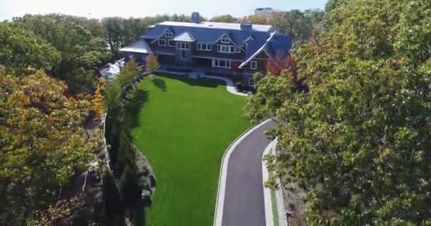 Aerial Close Large Estate Home Water Long Island — Wideo stockowe