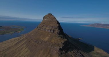 İzlanda 'da Büyük Dağlık Kaya Düzeni
