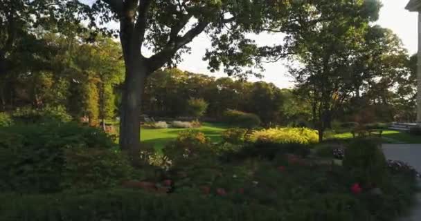 Aerial Close Large Estate Home Backyard Water Long Island — Wideo stockowe